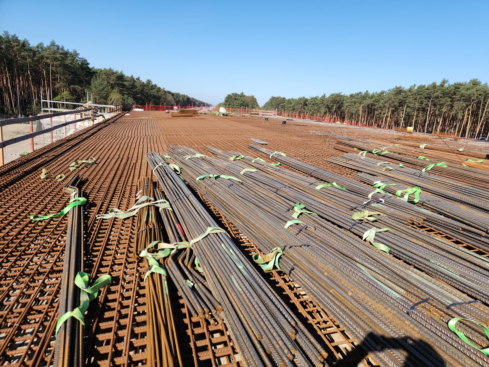 Betonstahl Feld Wald